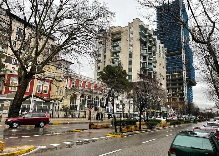 Sun Tower-center Of Apartmán Tirana